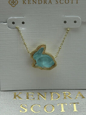Kendra Scott pendant necklace